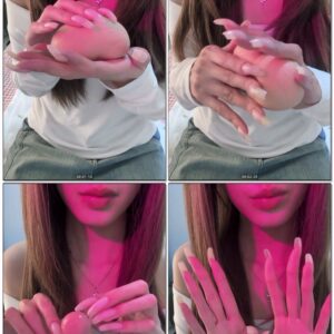 #1101 – Squeezing With My Natural Nails In Nice Lighting